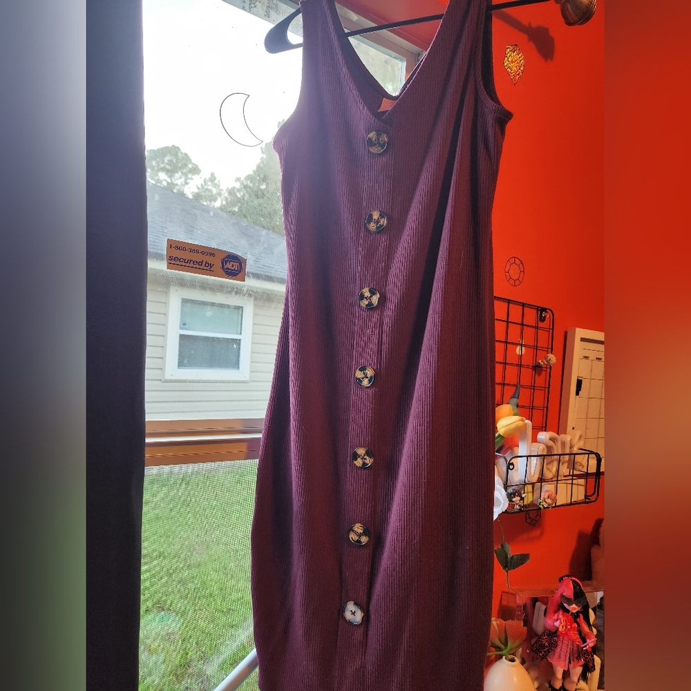 Maroon dress with buttons